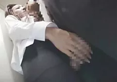 Vollbusiger brünetter Fußfetisch mit sexfilme reife frauen zwei Nieten