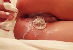 Blonde MILF pornos blasen mit perfekten Titten gefickt