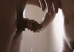 heißes Mädchen vieler pirn spielt vor der Webcam