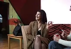 Pornostar fickt die Menge auf der freie sex videos Bühne!