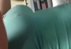 Amateur Teen Freundin saugt und fickt gratis manga porno in ihrem Badezimmer
